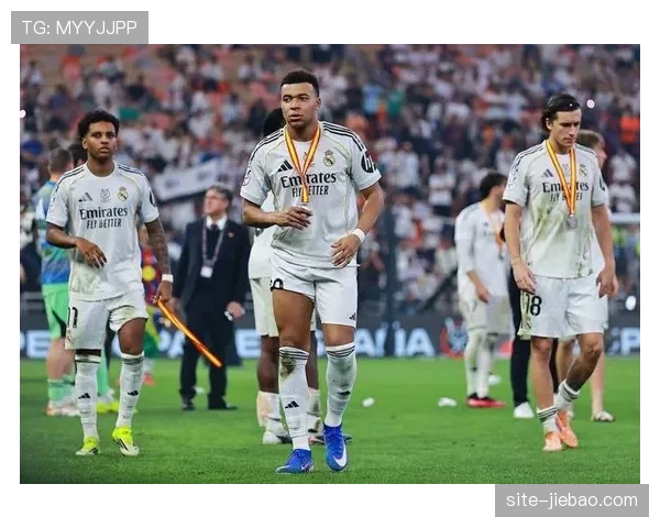 阿韦洛亚回应皇马失利:姆巴佩并非敷衍比赛,球队仍有提升空间 阿韦洛亚回应皇马失利:姆巴佩并非敷衍比赛,球队仍有提升空间